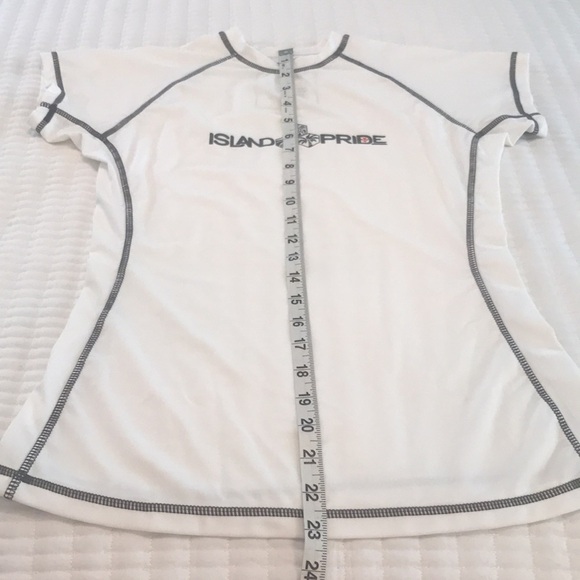 White Island Pride Rashguard SPF50 - Picture 9 of 10
